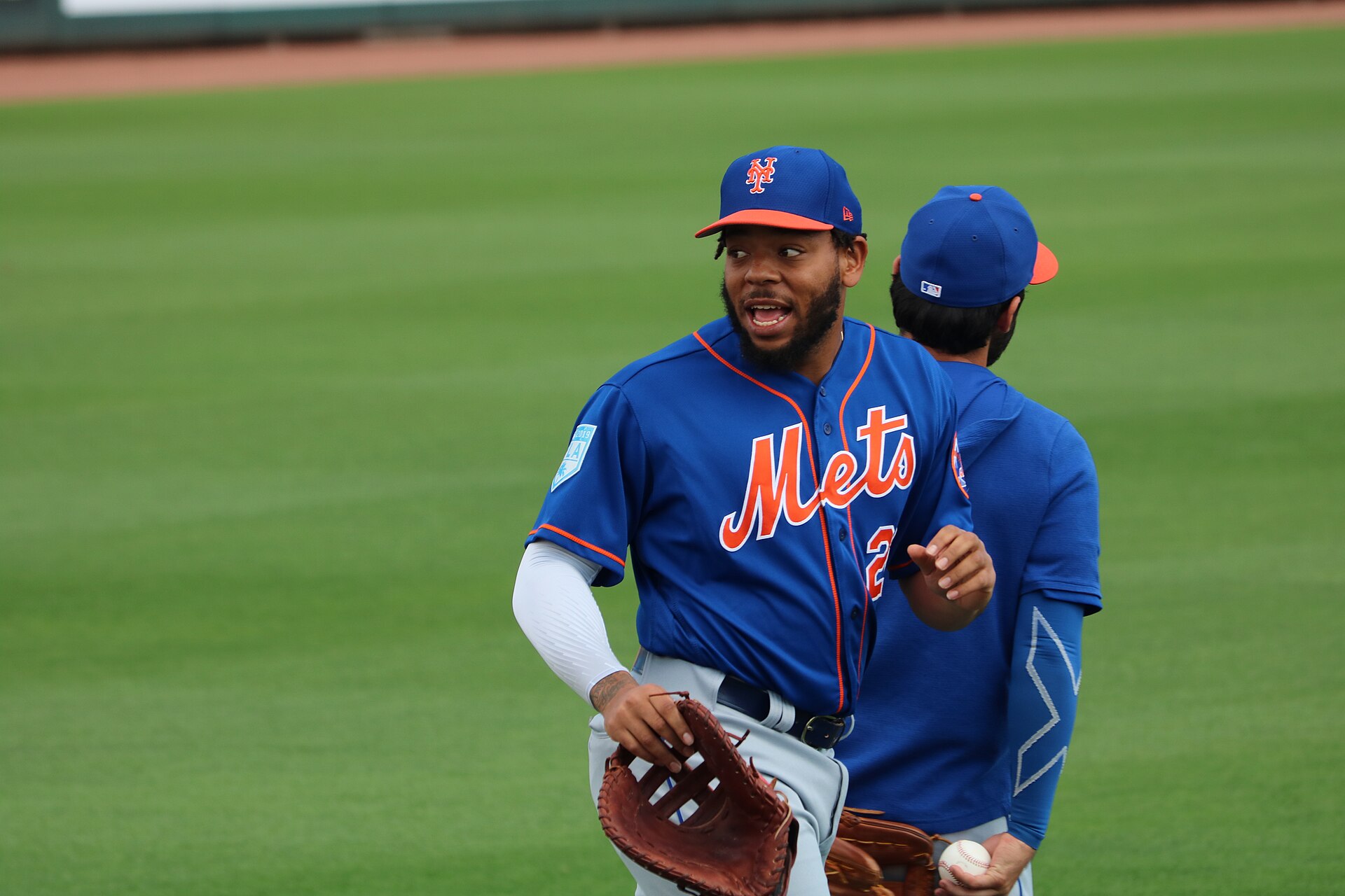 Dom Smith boucle les quatre bases sur une erreur en champ extérieur