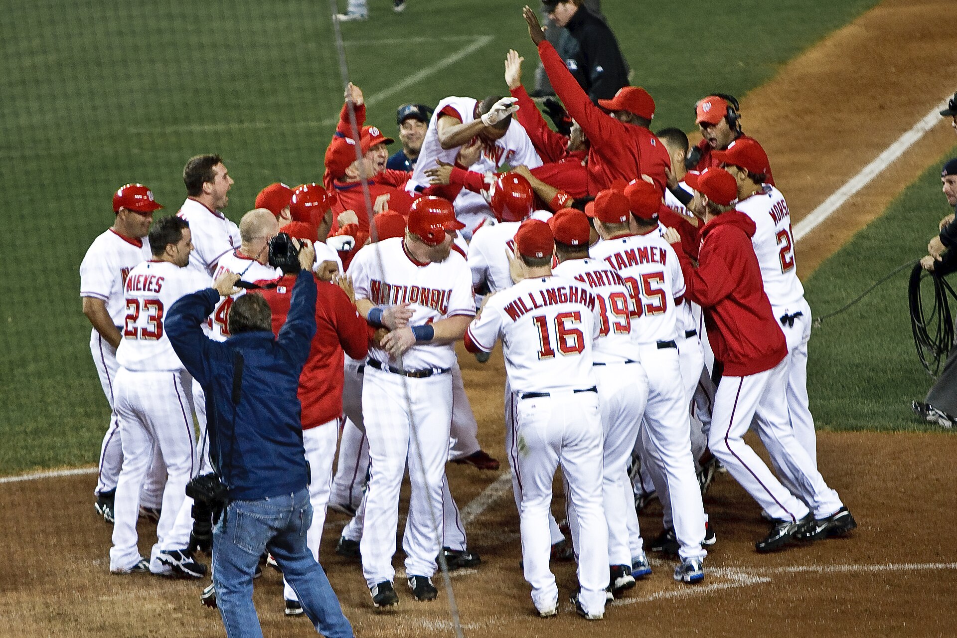 Varsho frappe un grand chelem en walk-off et offre la victoire à son équipe en toute dernière action