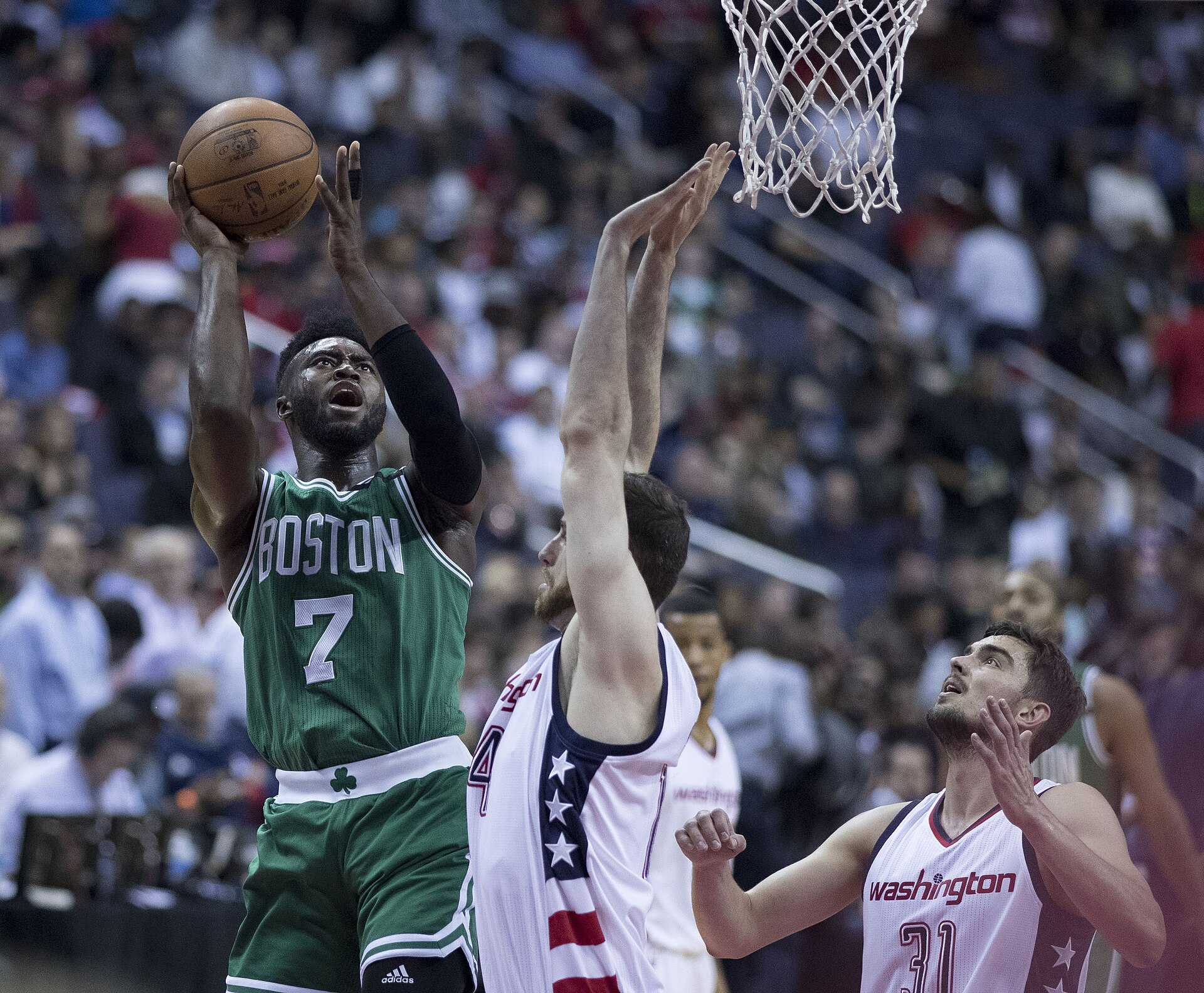 Jaylen Brown prêt à rejoindre les Shanghai Sharks pour 400 millions de dollars