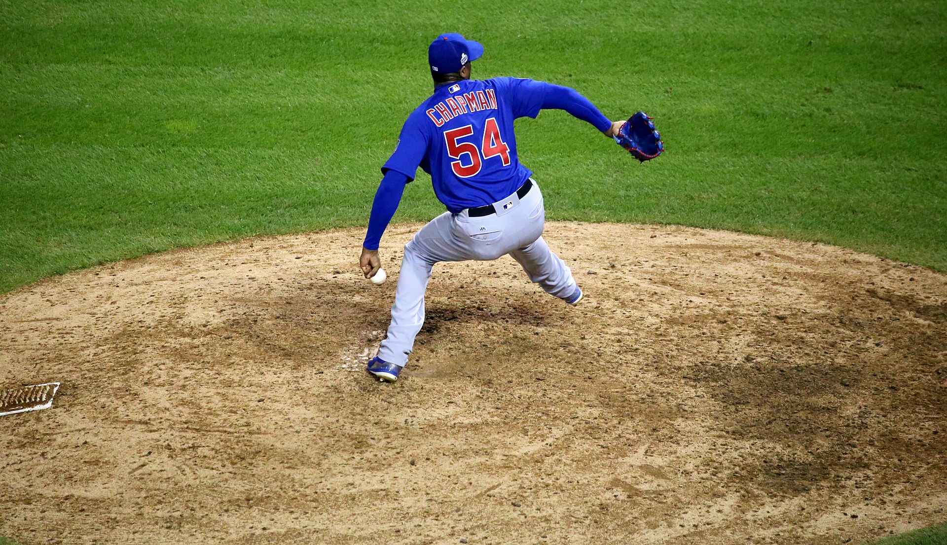 Le drapeau américain d'Aroldis Chapman cousu à l'envers sur son maillot MLB