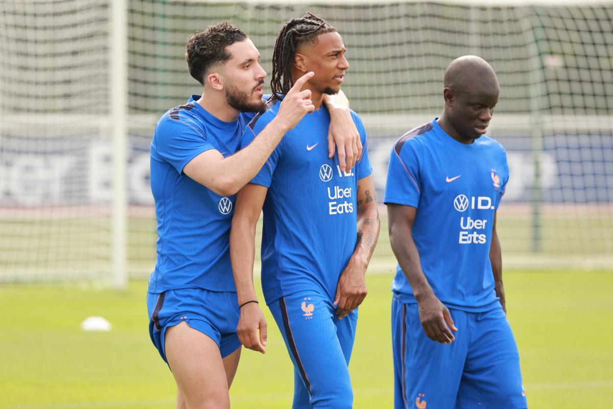 Olise et Cherki arrivent à l'entraînement des Bleus en voiturette de jardinage avant France-Irak