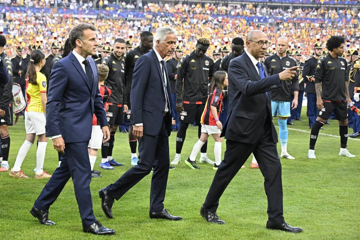 Macron sifflé par une partie du public au Stade de France avant la finale de la Coupe