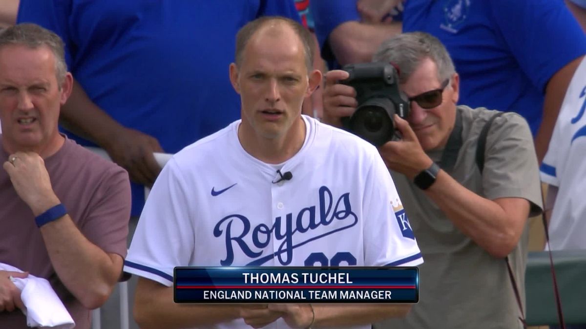 Le sélectionneur anglais Tuchel épate Harry Kane lors d'une sortie baseball